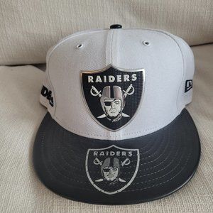 Raiders Metallic NEW ERA White and Black Fitted